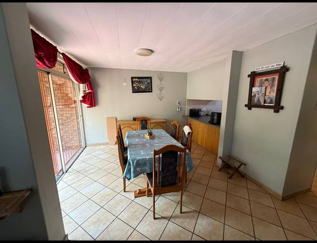 3 BEDROOM TOWNHOUSE FOR SALE IN VANDERBIJLPARK CE 3